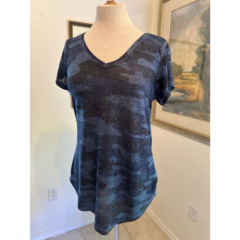 Lucky Brand Distressed Cotton Blue Camo V-Neck Women's Top Size Small - Picture 4 of 8